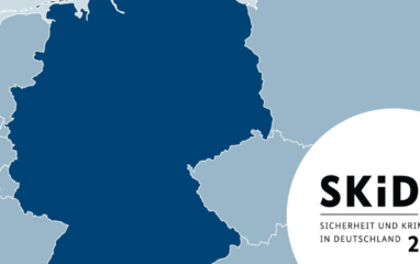 Das Bild zeigt eine Deutschlandkarte sowie das Logo der Studie mit dem Titel "SKiD. Sicherheit und Kriminalität in Deutschland 2020".